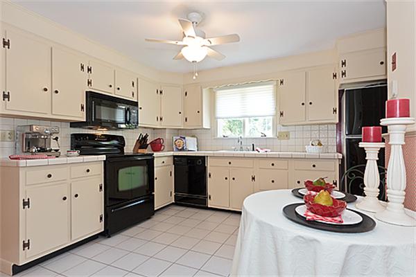 38 Whitney Road Medford, MA 02155 - Photo 10 of 23 Gallery Image 10