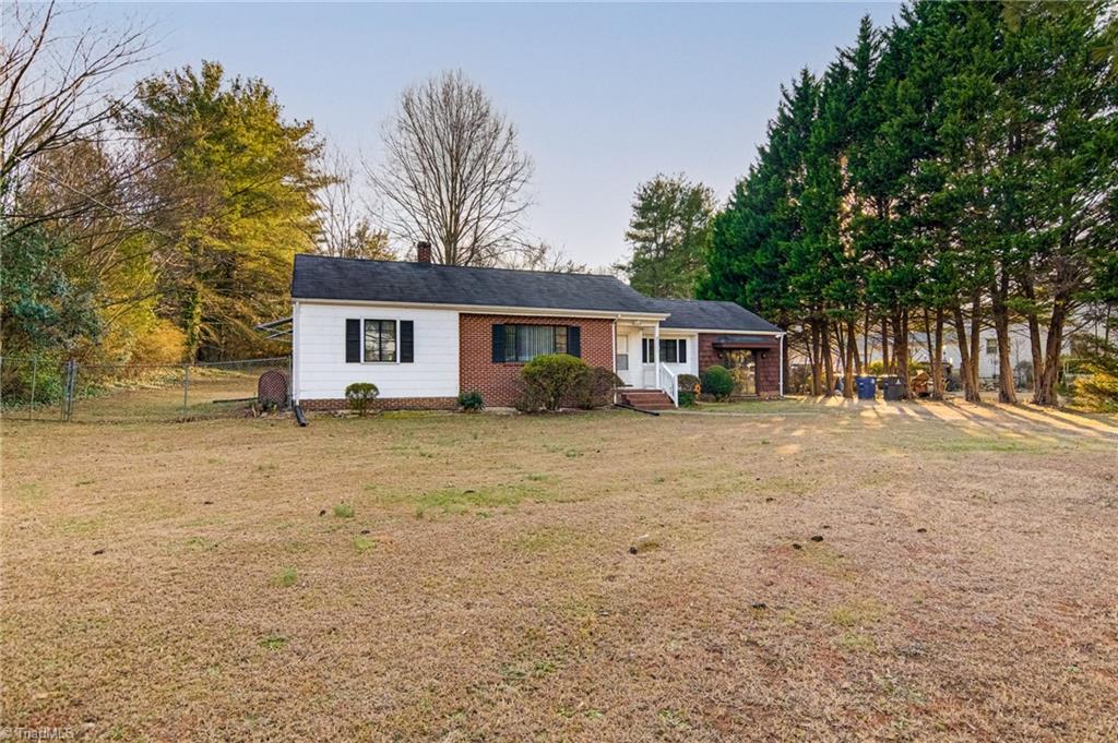 3924 Vest Mill Road Winston-Salem, NC 27103 - Photo 2 of 34