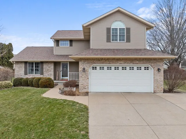 $409,900 | 2328 Hunter Road, Bettendorf, IA 52722