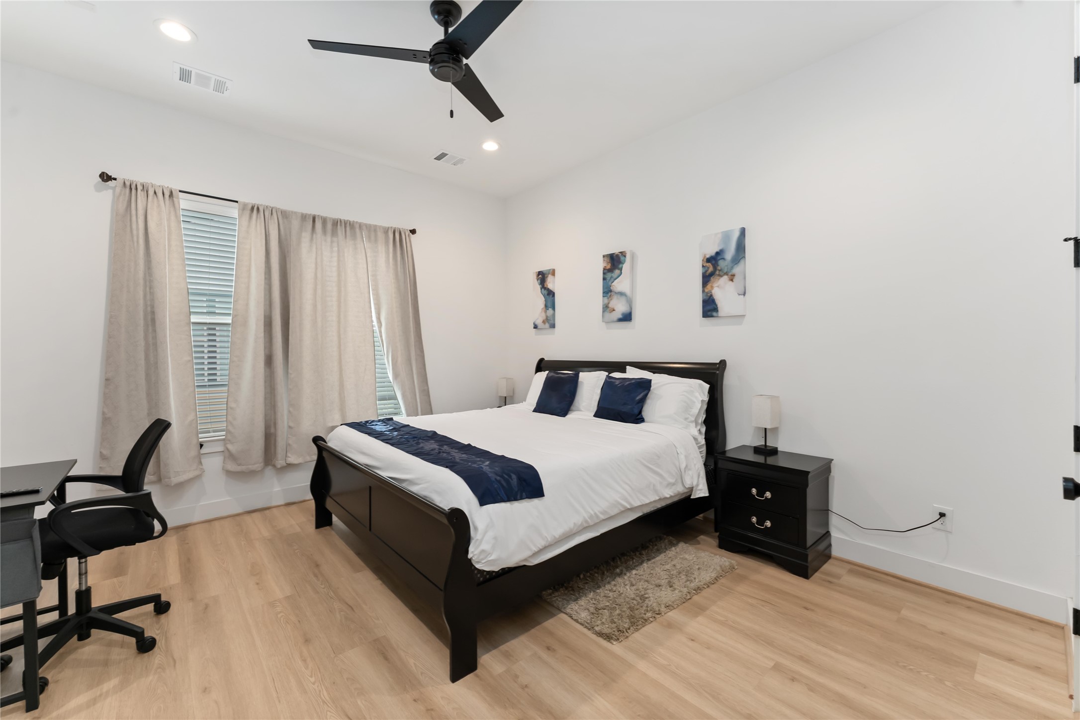 2341 Eagle Street Houston, TX 77004 - Photo 19 of 30 a spacious bedroom with a bed and a desk