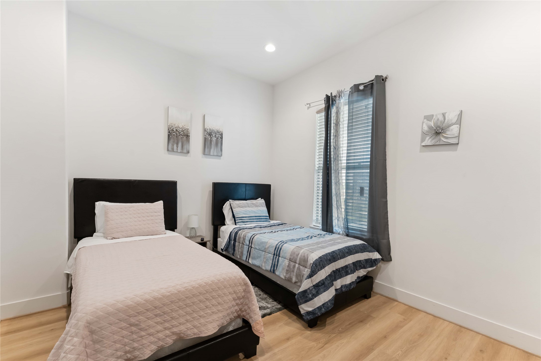 2341 Eagle Street Houston, TX 77004 - Photo 24 of 30 a bedroom with two beds and painting on the wall