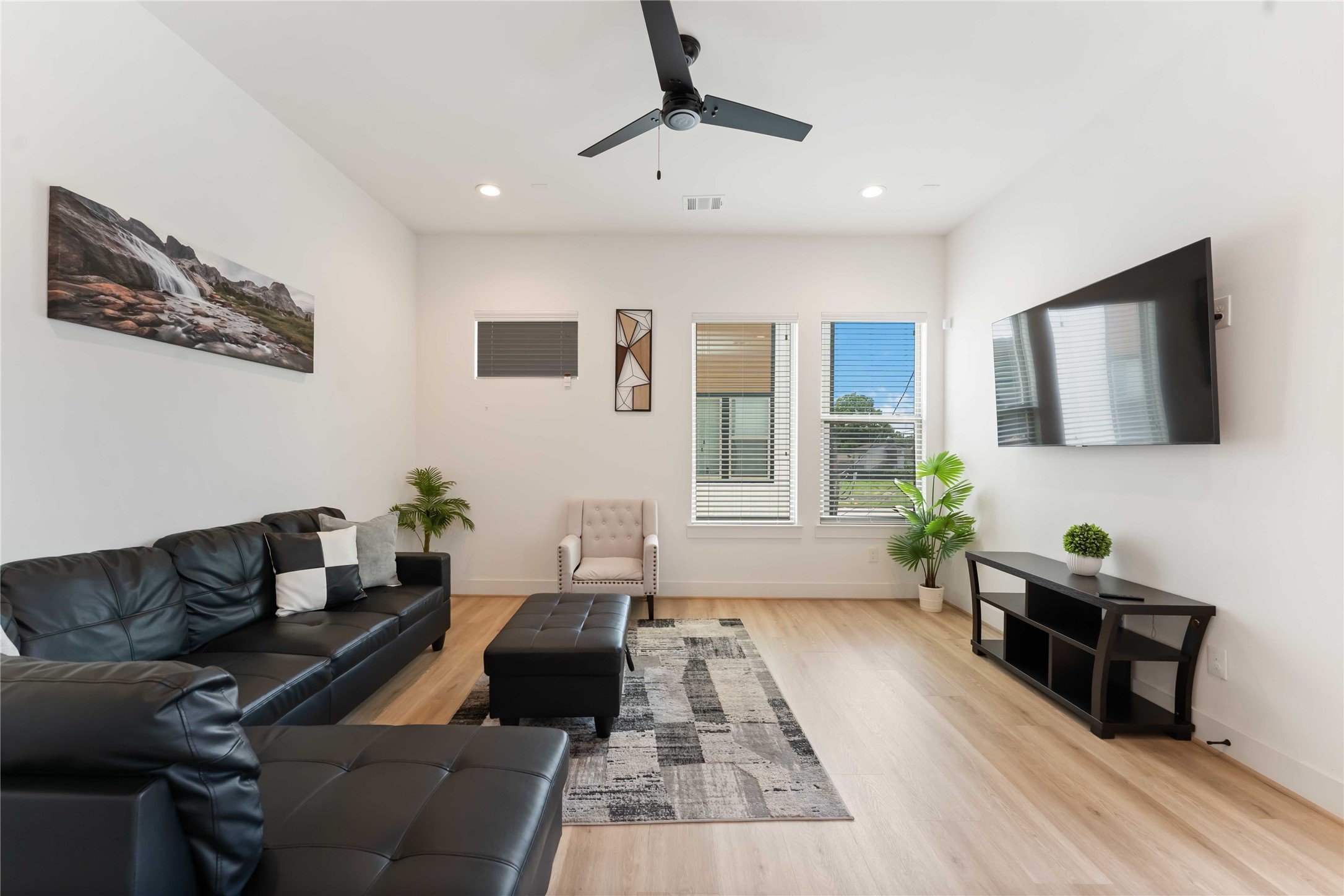 2341 Eagle Street Houston, TX 77004 - Photo 8 of 30 a living room with furniture and a flat screen tv