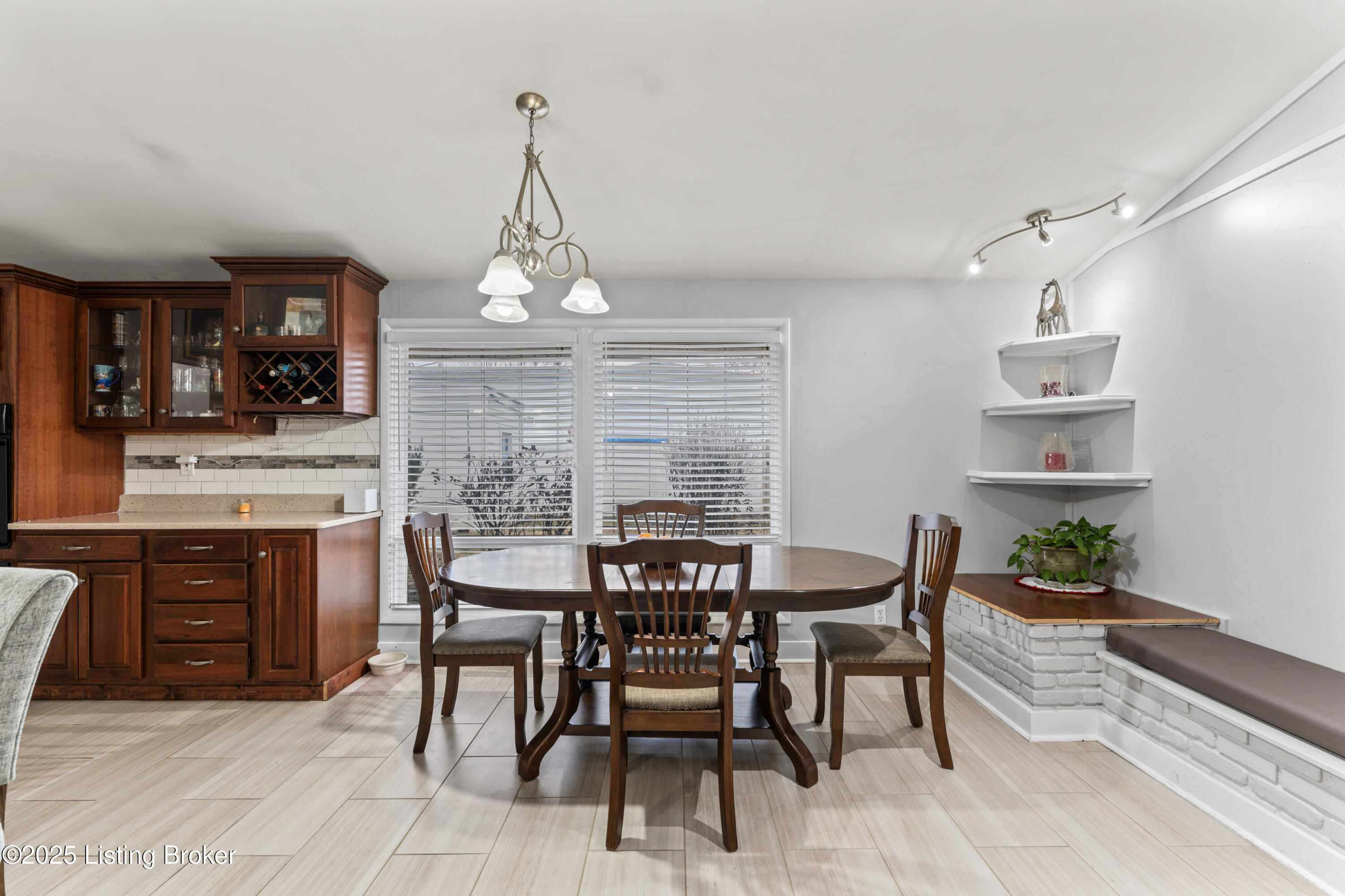 1900 Janlyn Road Louisville, KY 40299 - Photo 29 of 38 photos_high_resolution_DSC00461