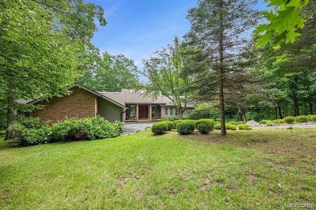 5261 Barber Road Metamora, MI 48455 - Photo 4 of 89
