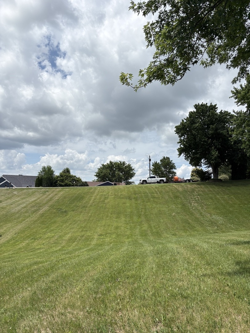 18 Ridgeview Drive Sherrard, IL 61281 - Photo 2 of 20