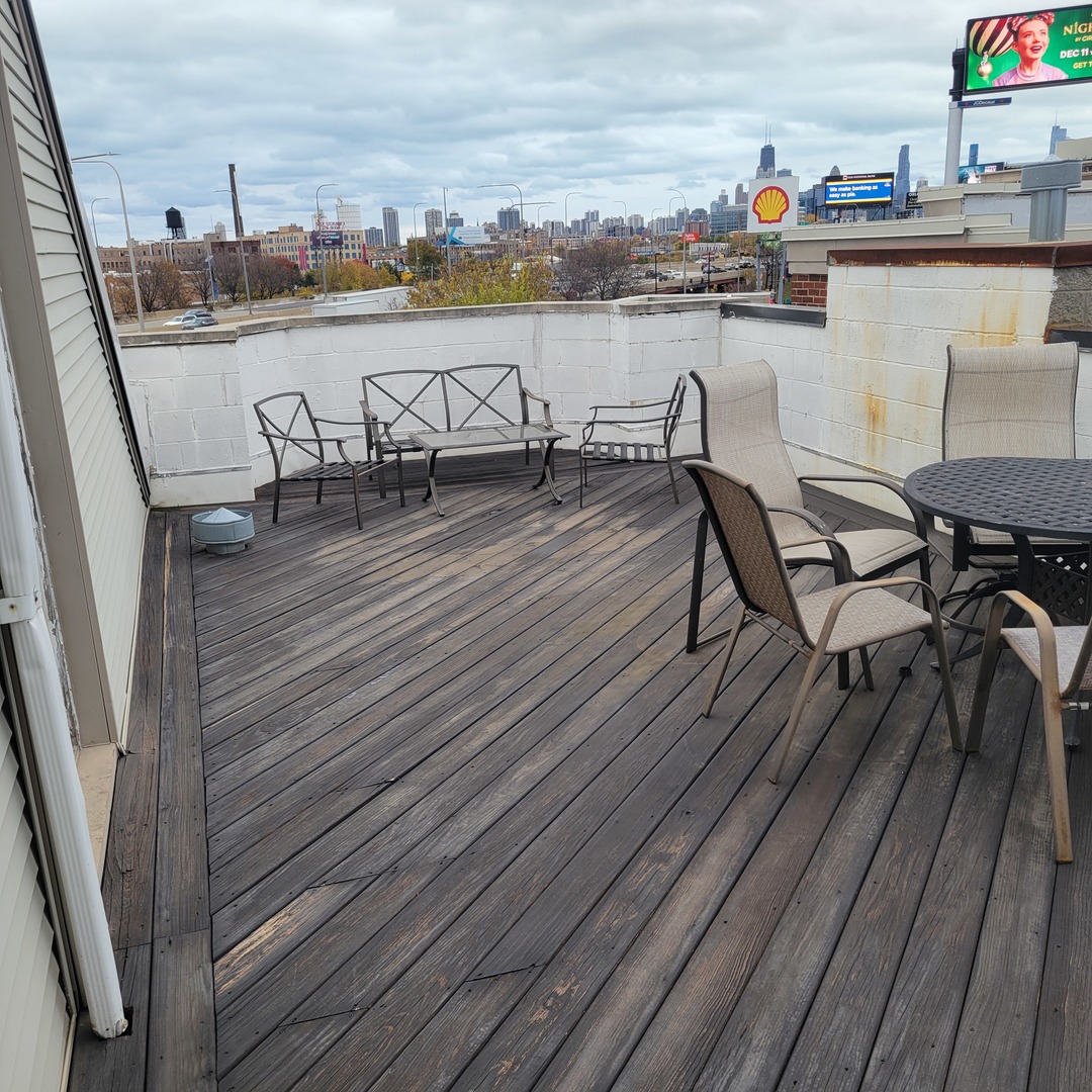 2022 North Wood Street, Unit 3S Chicago, IL 60614 - Photo 18 of 20 a view of a terrace with seating area
