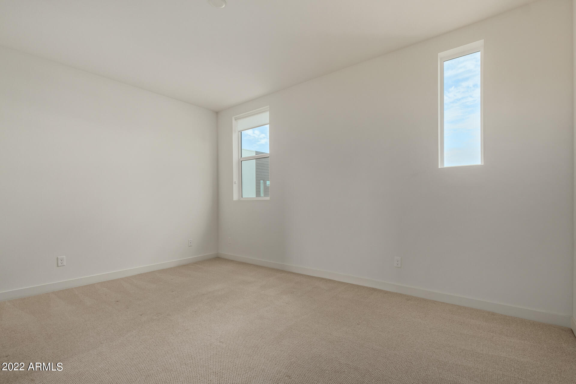325 East Coronado Road, Unit 16 Phoenix, AZ 85004 - Photo 20 of 36 an empty room with a window