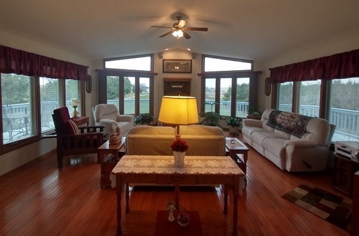 8597 East Winneshiek Road Ridott, IL 61067 - Photo 10 of 49 a living room with furniture and wooden floor