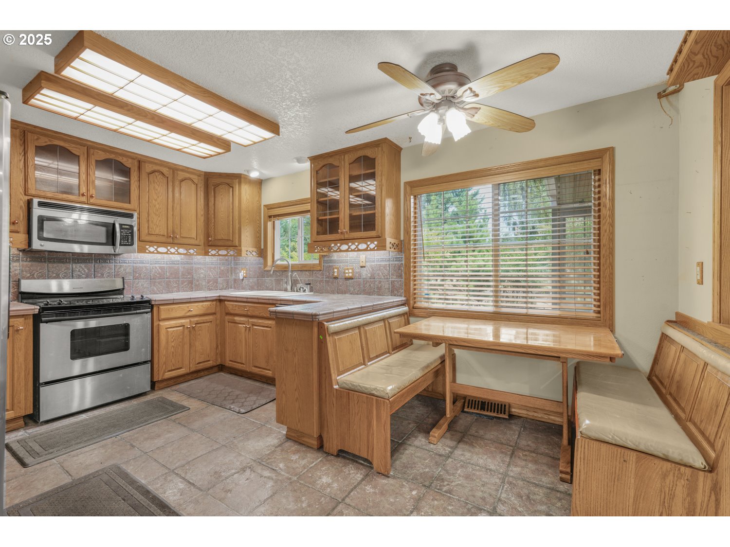 15145 Southeast Anderson Road Damascus, OR 97089 - Photo 8 of 34 a kitchen with a stove a sink and a microwave