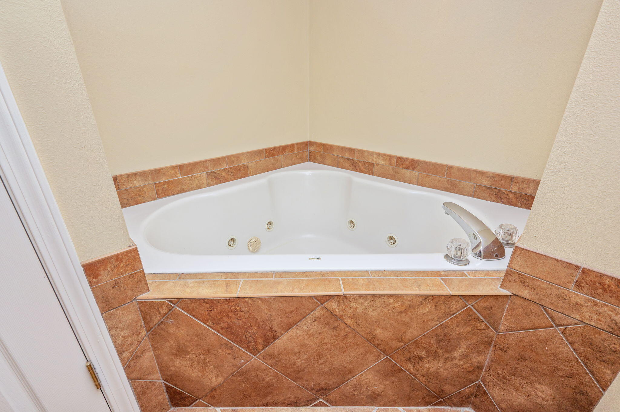 109 Tranquility Drive Crestview, FL 32536 - Photo 25 of 41 a bathroom with a bathtub