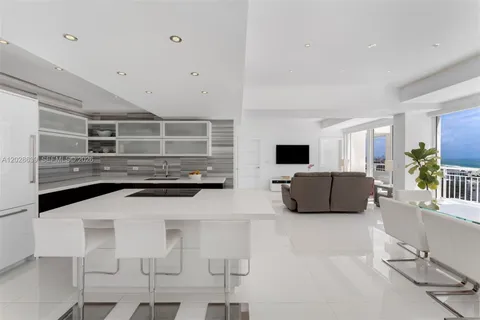 $2,650,000 | 400 South Pointe Drive, Unit PH2502, Miami Beach, FL 33139