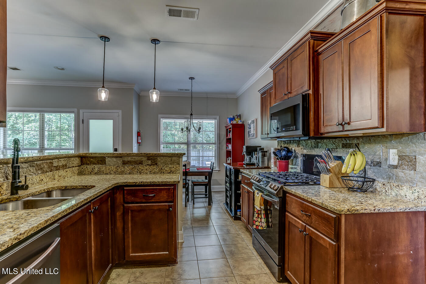 1261 Fieldstone Street Hernando, MS 38632 - Photo 12 of 47 IMG_7485_6_7_8_9