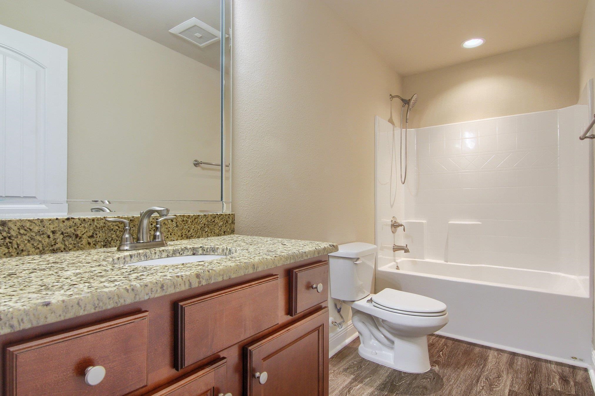 564 Sheffield Avenue Foley, AL 36535 - Photo 25 of 29 Bathroom 3