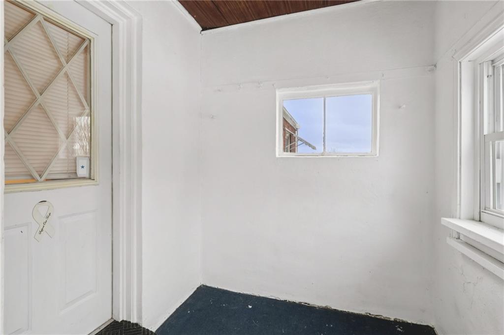 1111 Crowe Street New Castle, PA 16101 - Photo 11 of 37