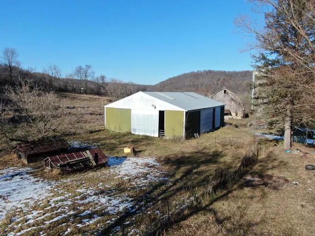 $1,000,000 | S4890 Pine Avenue, Hillsboro, WI 54634