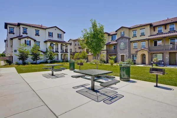 $898,000 | 2104 Vincenzo Walkway, San Jose, CA 95133
