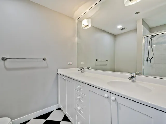 $650,000 | 737 West Washington Boulevard, Unit 3003, Chicago, IL 60661