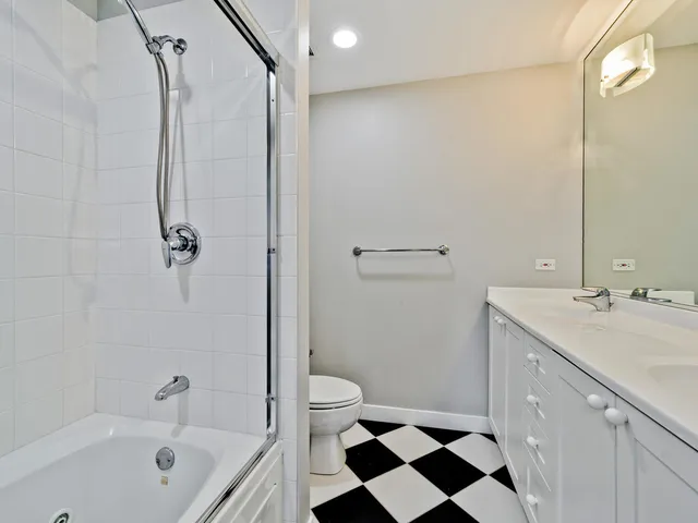 $650,000 | 737 West Washington Boulevard, Unit 3003, Chicago, IL 60661