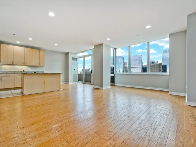 $650,000 | 737 West Washington Boulevard, Unit 3003, Chicago, IL 60661