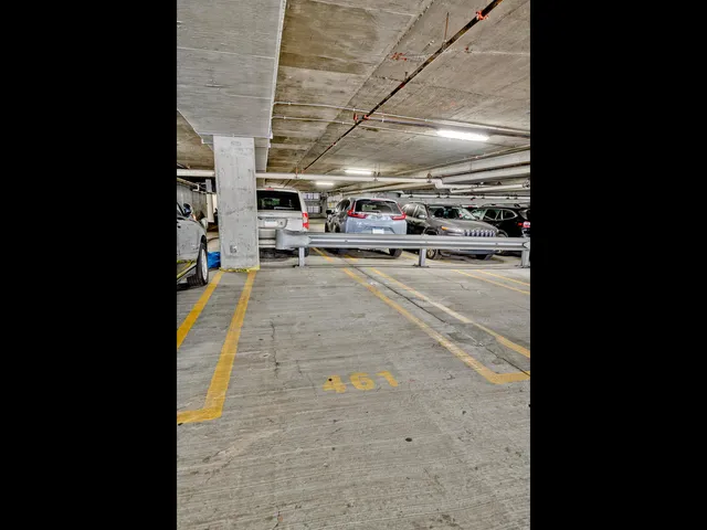 $650,000 | 737 West Washington Boulevard, Unit 3003, Chicago, IL 60661