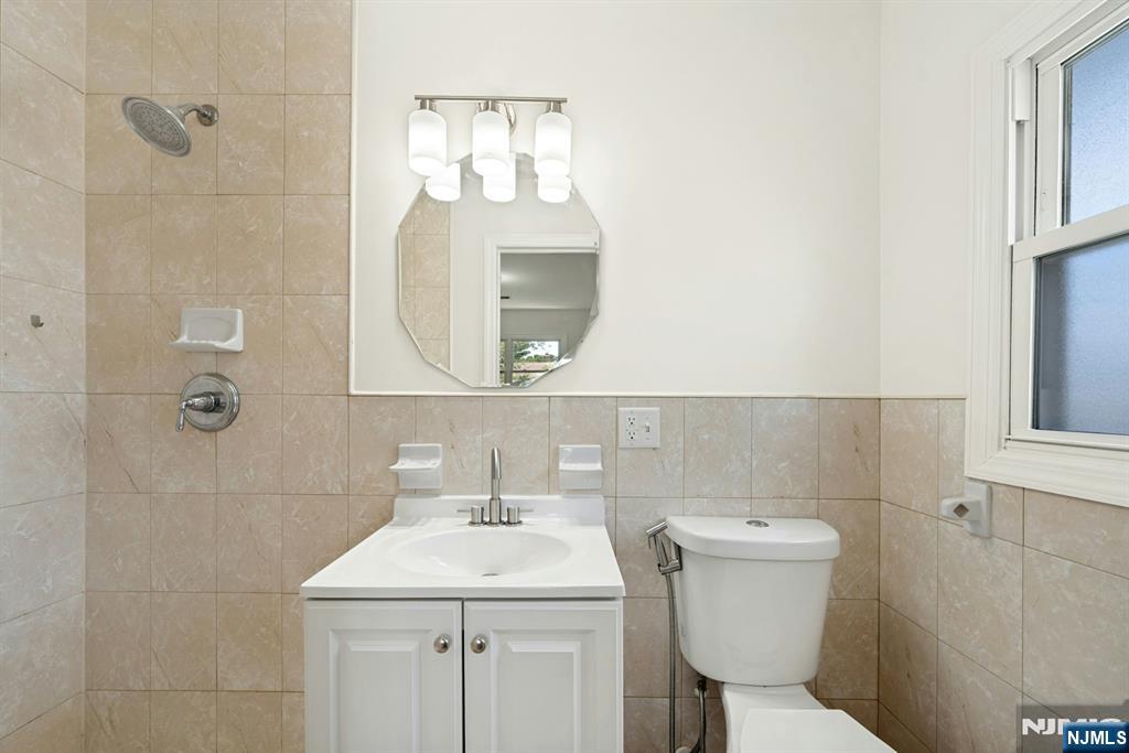 726 Saddle River Road Saddle Brook, NJ 07663 - Photo 20 of 32
