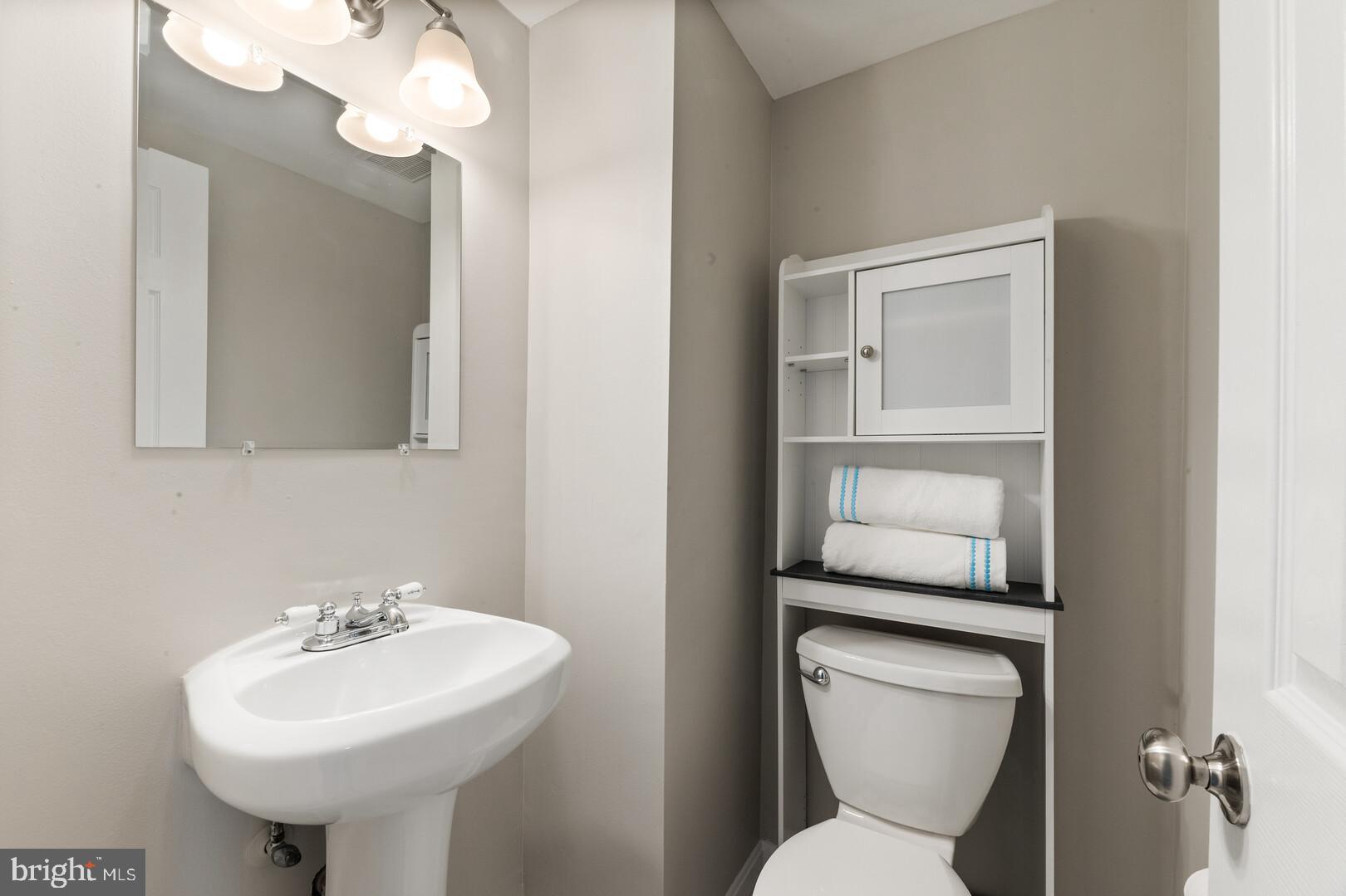 44099 Rising Sun Terrace Ashburn, VA 20147 - Photo 12 of 52 Convenient Half Bath