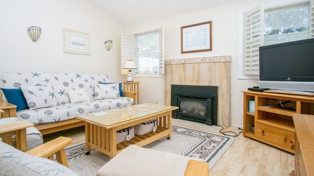 18 Hiawatha Road Wareham, MA 02532 - Photo 4 of 28