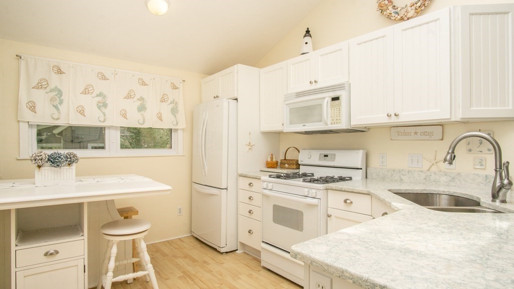18 Hiawatha Road Wareham, MA 02532 - Photo 7 of 28