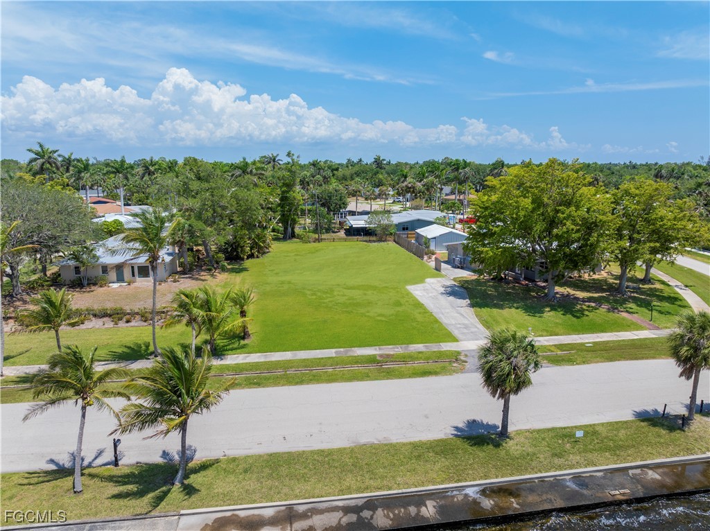 6105 West Riverside Drive Fort Myers, FL 33919 - Photo 6 of 8 a view of a yard with a fountain