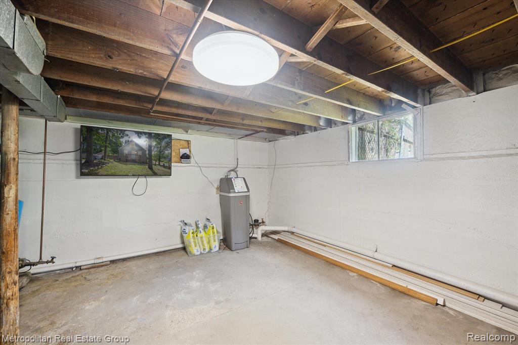 6274 Hatchery Road Waterford, MI 48329 - Photo 27 of 38 Gallery Image 27