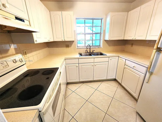 $180,000 | 5091 Lake Front Boulevard, Unit D, Delray Beach, FL 33484