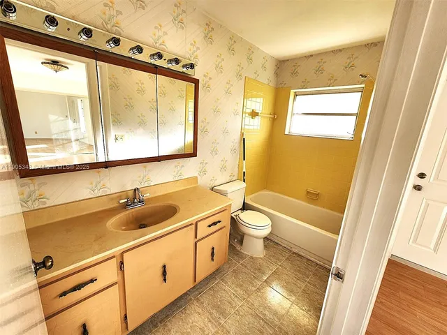 $180,000 | 5091 Lake Front Boulevard, Unit D, Delray Beach, FL 33484