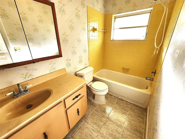 $180,000 | 5091 Lake Front Boulevard, Unit D, Delray Beach, FL 33484