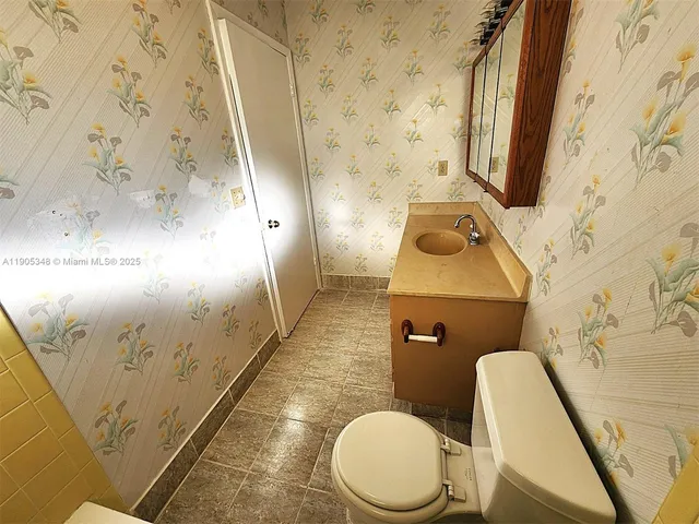 $180,000 | 5091 Lake Front Boulevard, Unit D, Delray Beach, FL 33484