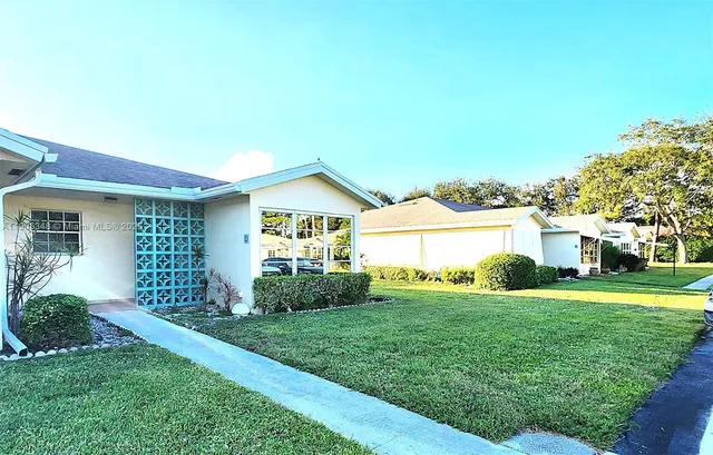 $180,000 | 5091 Lake Front Boulevard, Unit D, Delray Beach, FL 33484