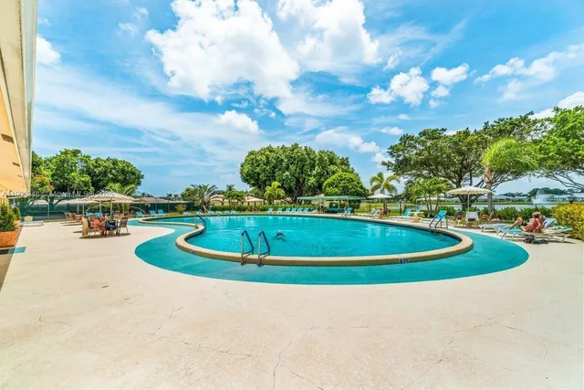 $180,000 | 5091 Lake Front Boulevard, Unit D, Delray Beach, FL 33484