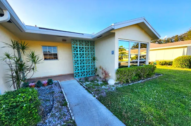 $180,000 | 5091 Lake Front Boulevard, Unit D, Delray Beach, FL 33484