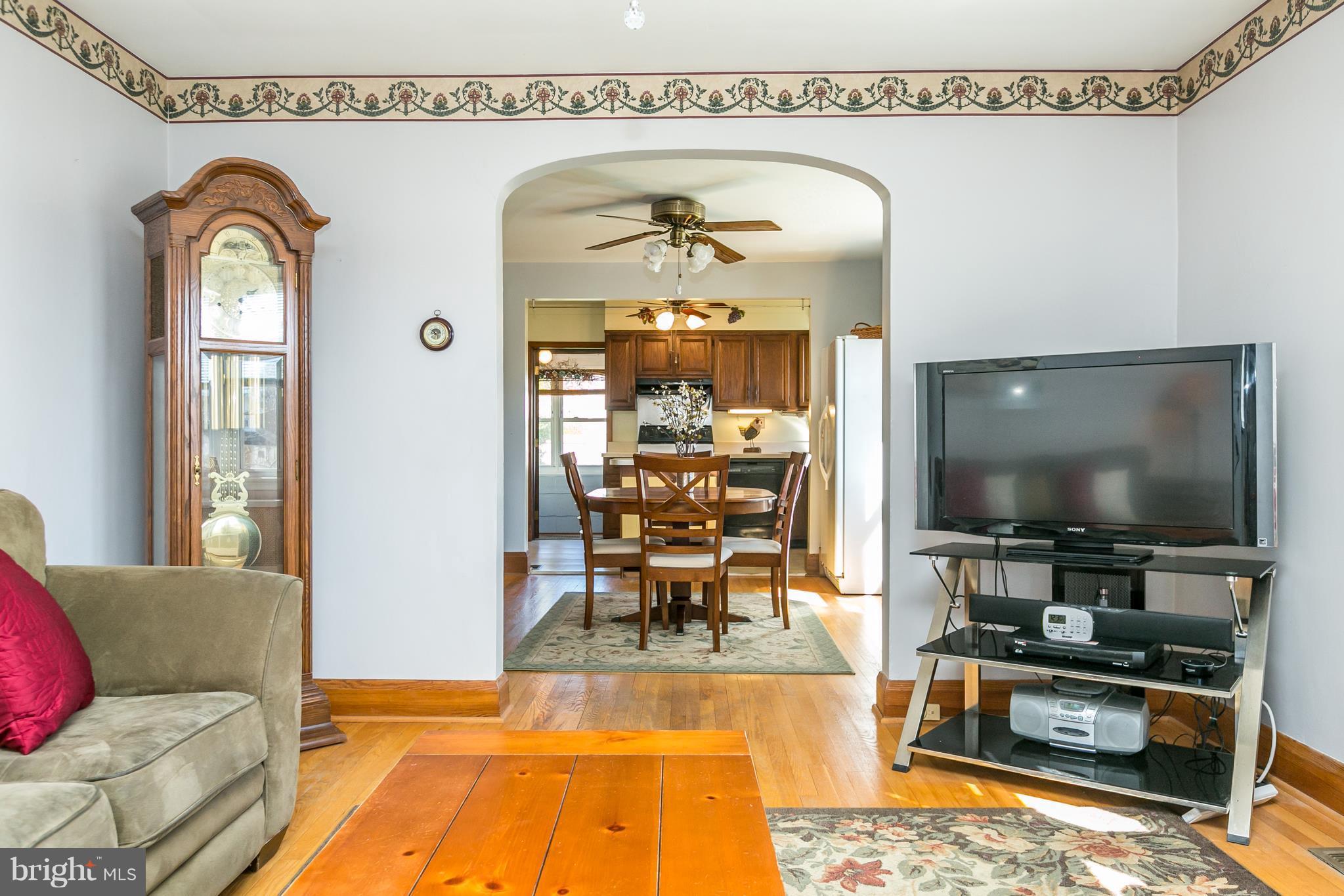 3122 Willoughby Road Baltimore, MD 21234 - Photo 5 of 29 Living Room