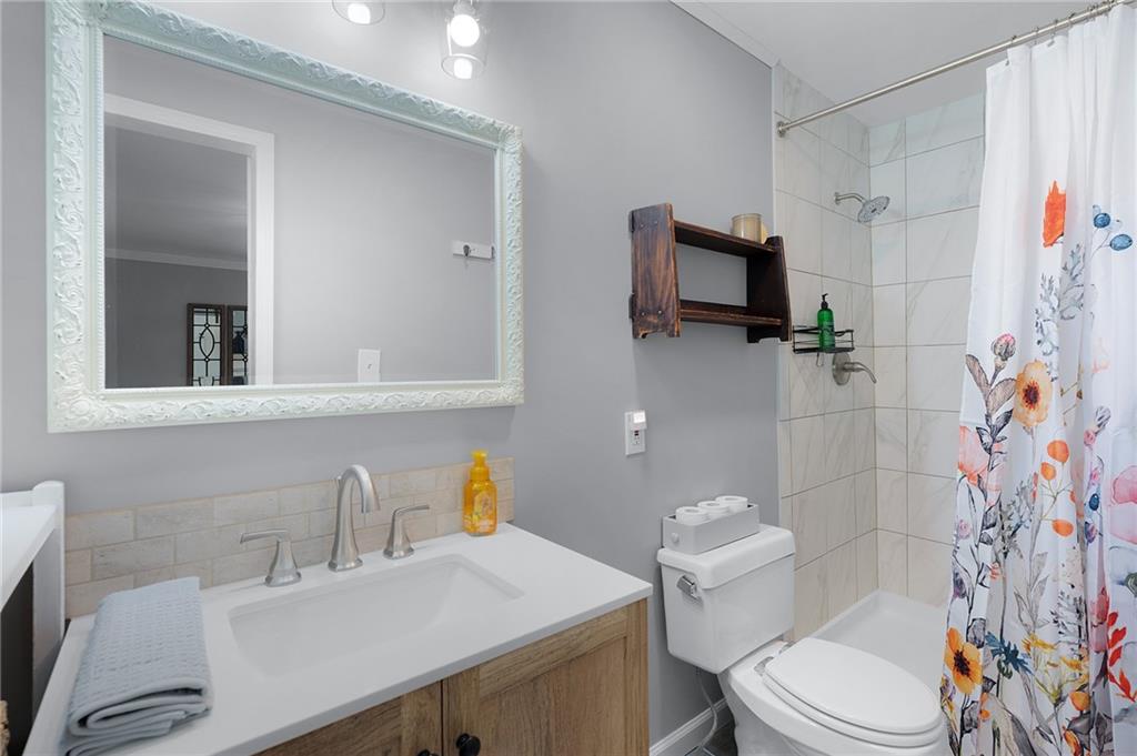 136 Meadow Lane Calhoun, GA 30701 - Photo 24 of 34 a bathroom with a sink toilet and shower