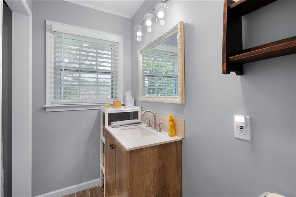 136 Meadow Lane Calhoun, GA 30701 - Photo 25 of 34 a bath room with a window