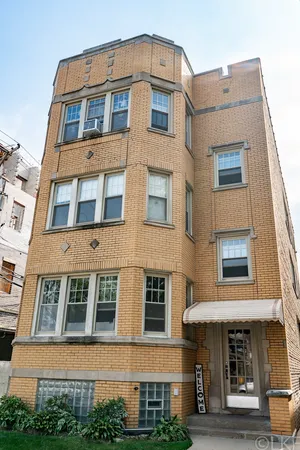 $3,000 | 2515 West Farragut Avenue, Unit 1, Chicago, IL 60625