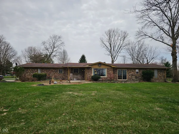 $425,000 | 2211 West 600 South, Anderson, IN 46013