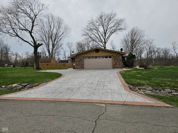 $425,000 | 2211 West 600 South, Anderson, IN 46013