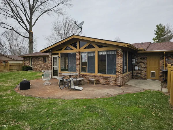 $425,000 | 2211 West 600 South, Anderson, IN 46013