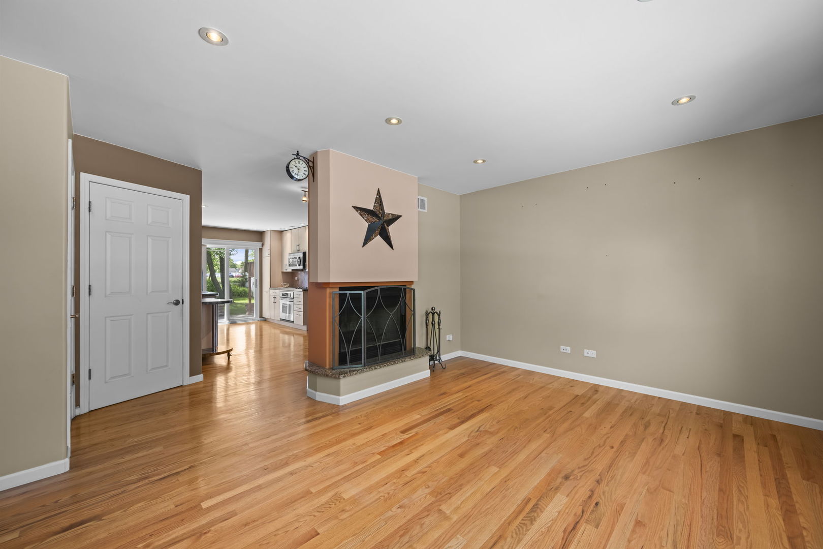 1101 Anthony Road Wheeling, IL 60090 - Photo 3 of 28
