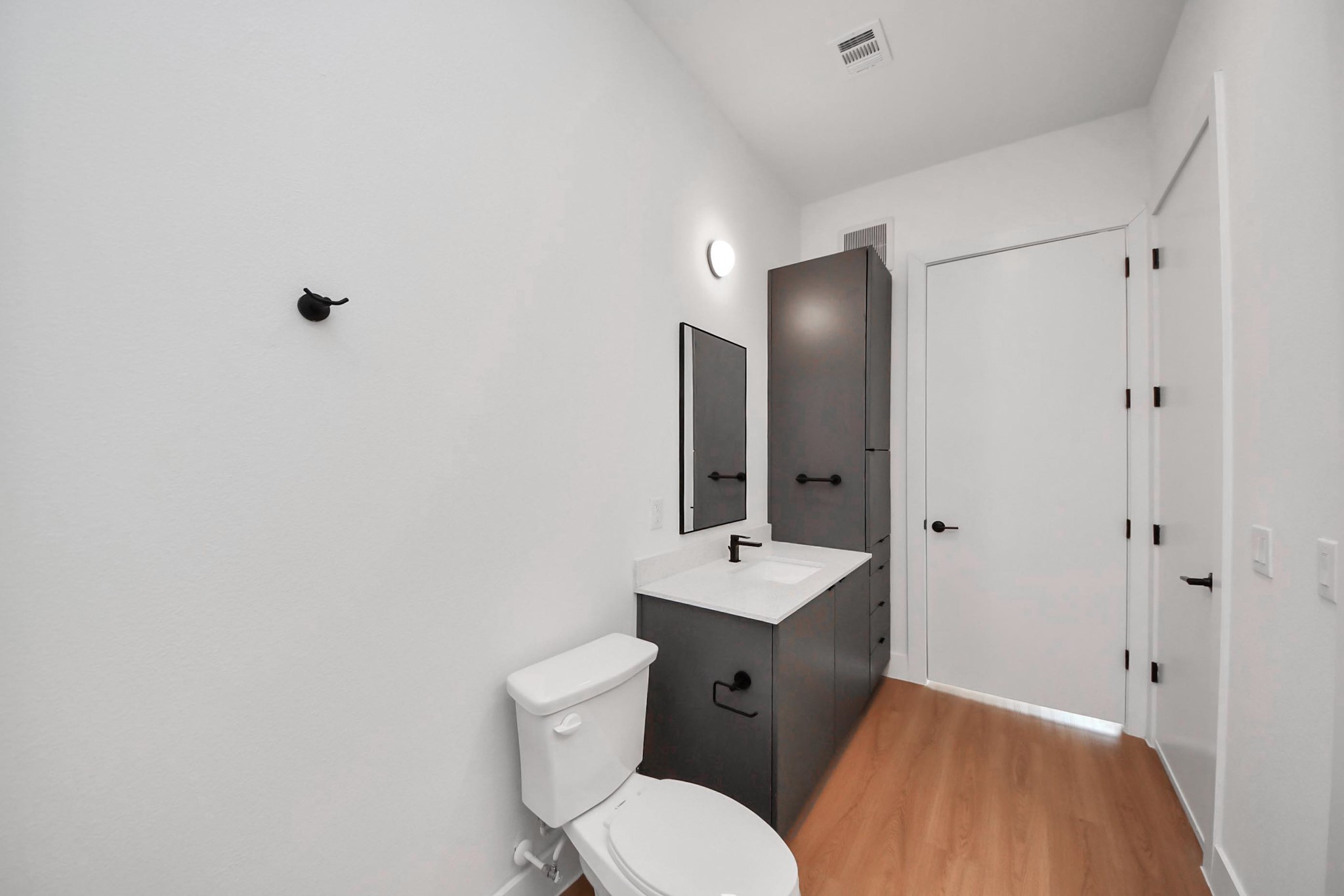 2810 Riverby Road, Unit 164 Houston, TX 77020 - Photo 18 of 37 Photos displayed may be of similar apartments or floor plans featuring the same finishes