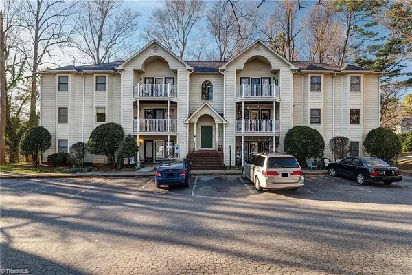 $160,000 | 5934 West Friendly Avenue, Unit J, Greensboro, NC 27410