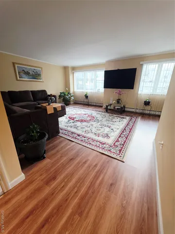 $1,300,000 | 168 Beach 96th Street | Hammels