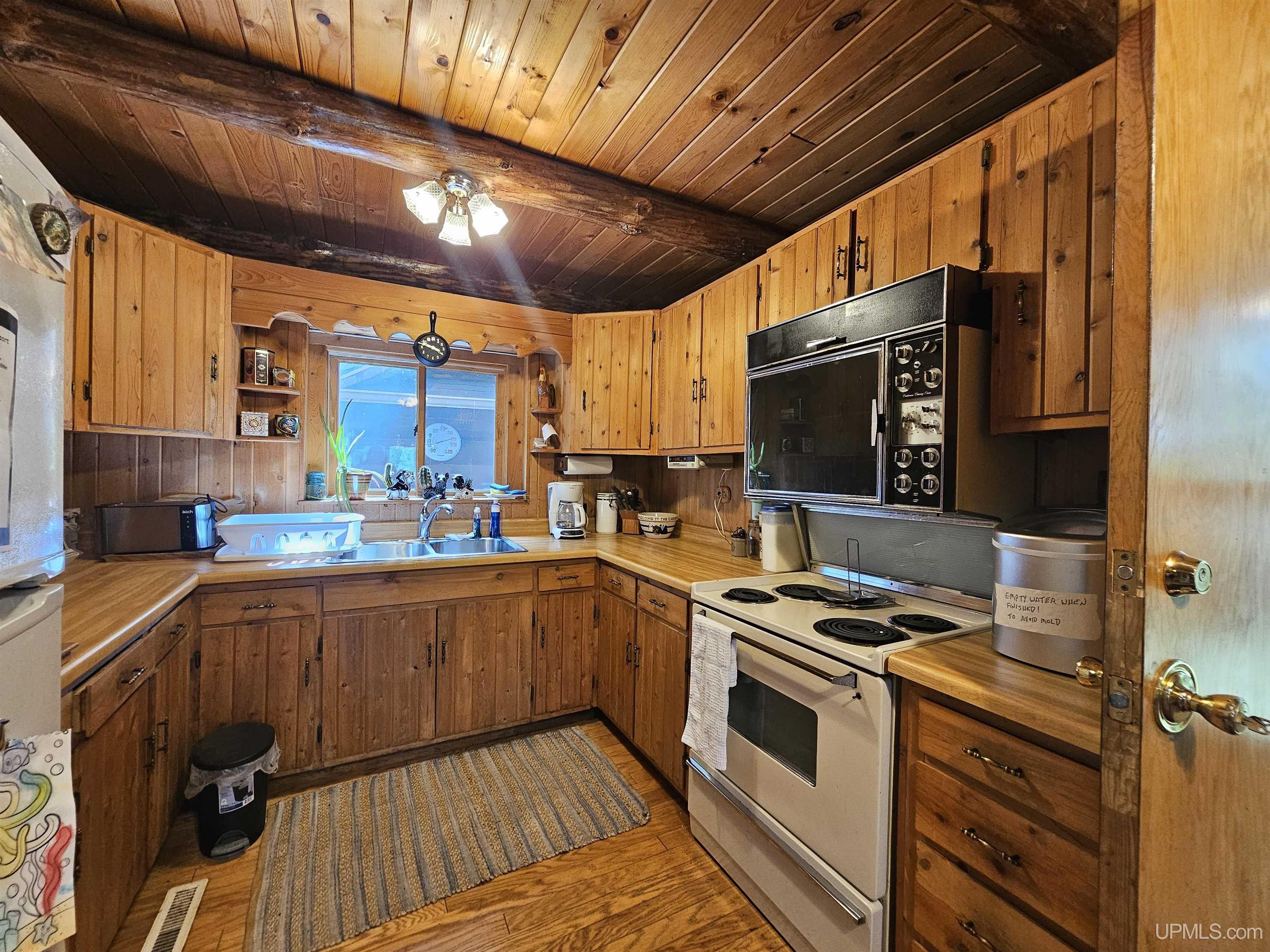N13545 Newberg Road Channing, MI 49815 - Photo 4 of 43