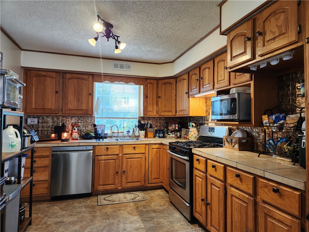 203 Wall Street Findlay, IL 62534 - Photo 10 of 29